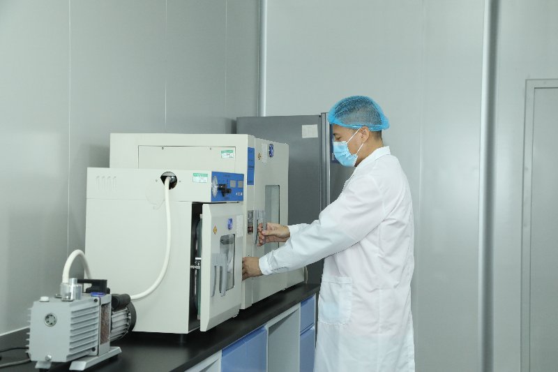 中草集研发中心实验室